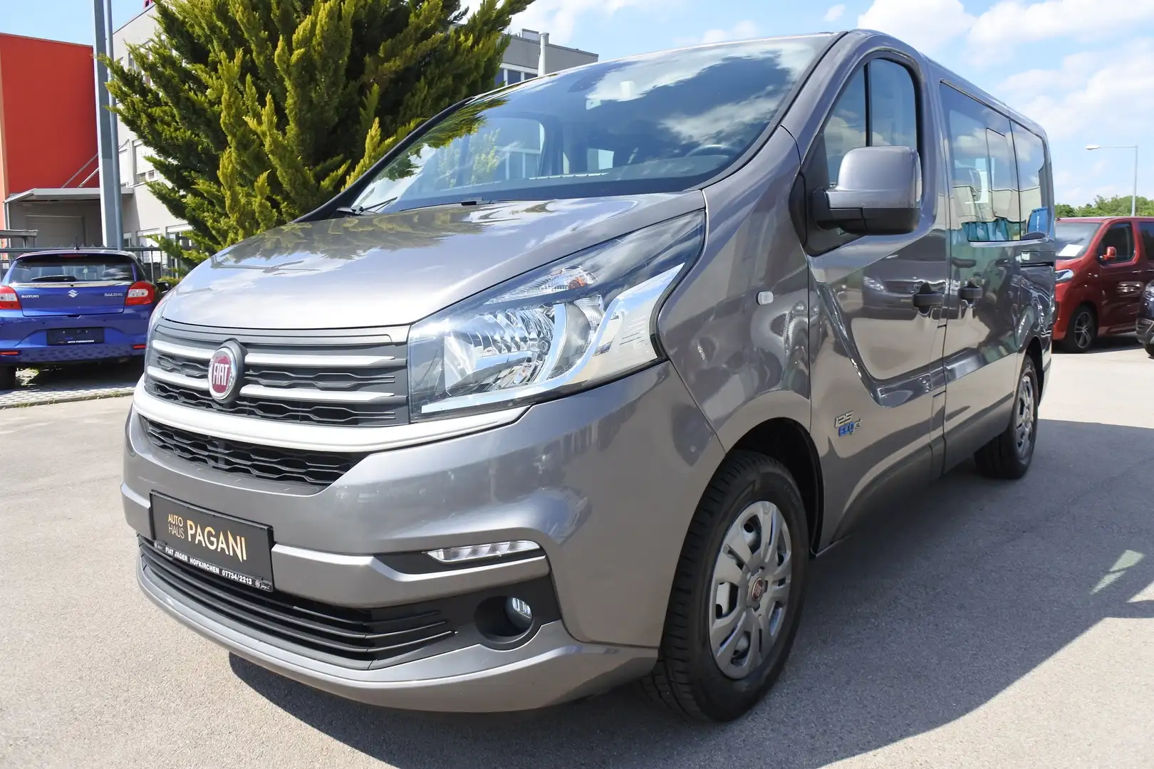 Fiat Talento Kombi 3,0t 2,0 EcoJet 120/NAVI/AHK/8SITZE Grau - 1