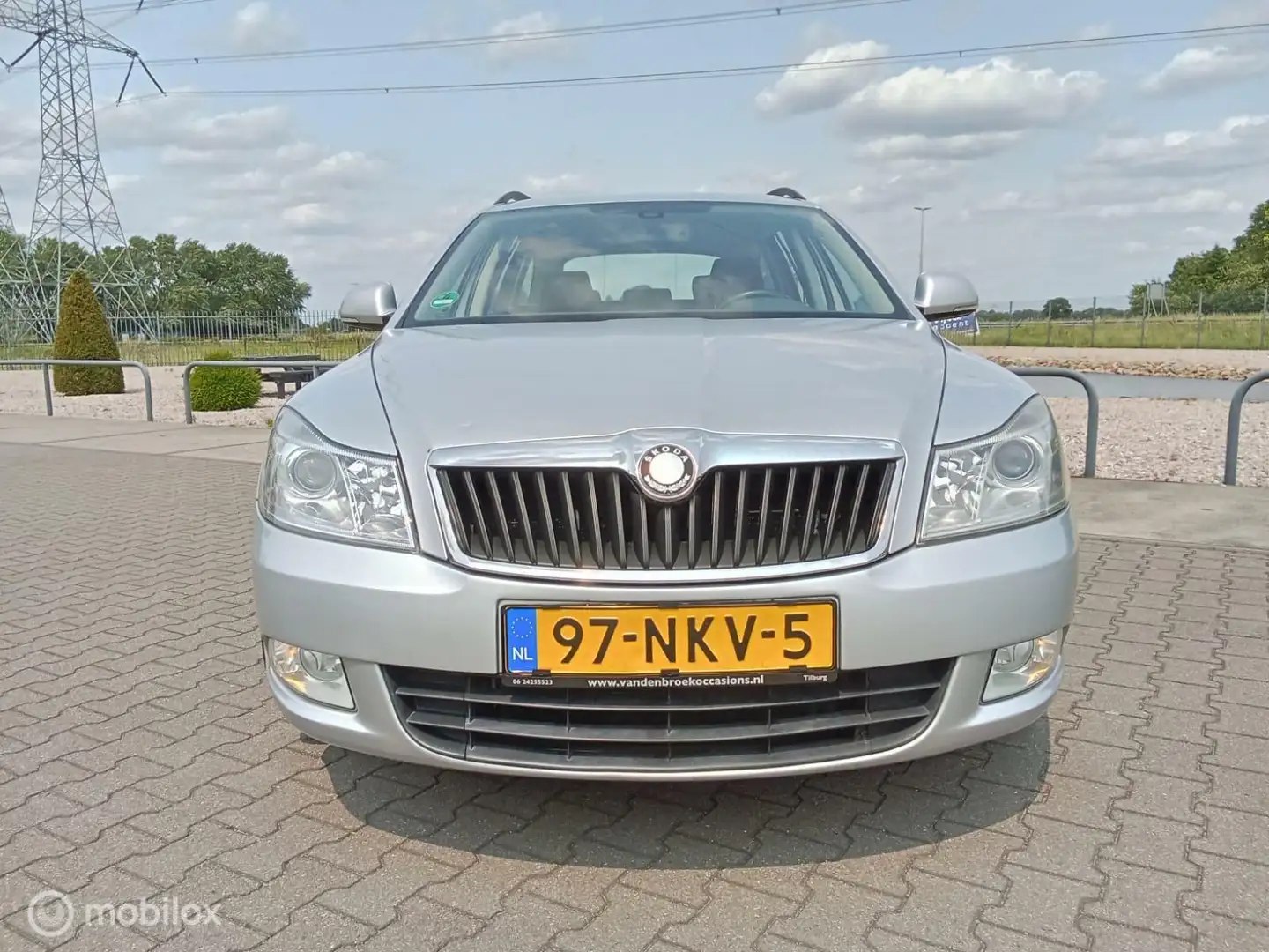 Skoda Octavia Combi 1.2 TSI automaat/airco/navi/trekhaak Grijs - 2