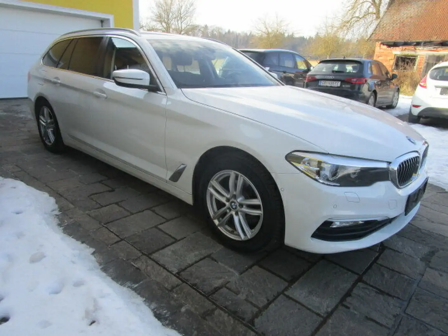 BMW 520 d TOURING xDrive Autom Xenon NAVI SHZ WR Weiß - 2