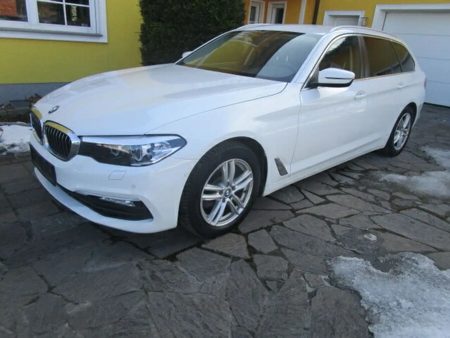 BMW 520 d TOURING xDrive Autom Xenon NAVI SHZ WR Weiß - 1
