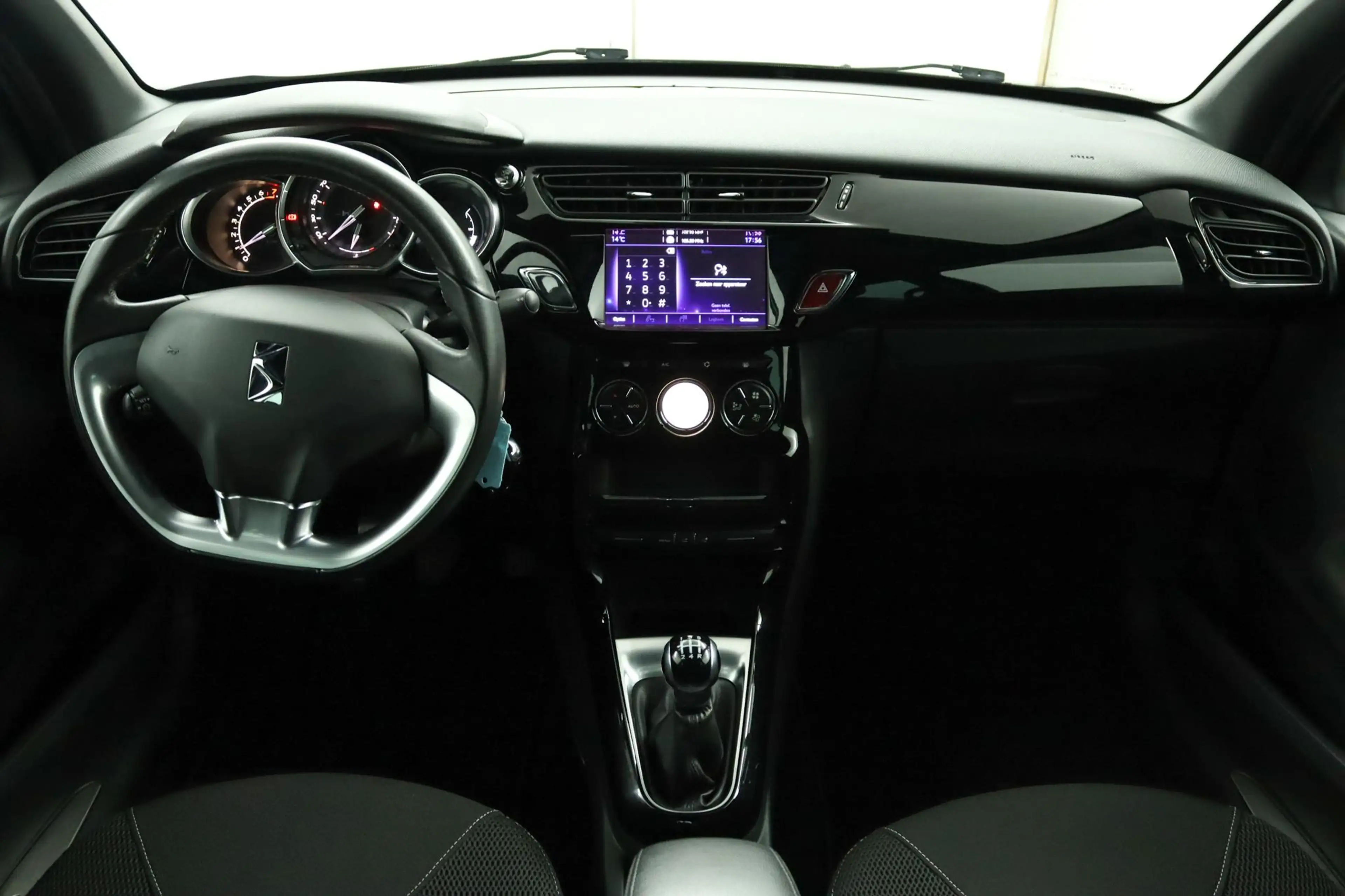 DS Automobiles DS 3 Cabrio 1.2 110 pk So Chic | Cabriodak | Apple carp — photo 4