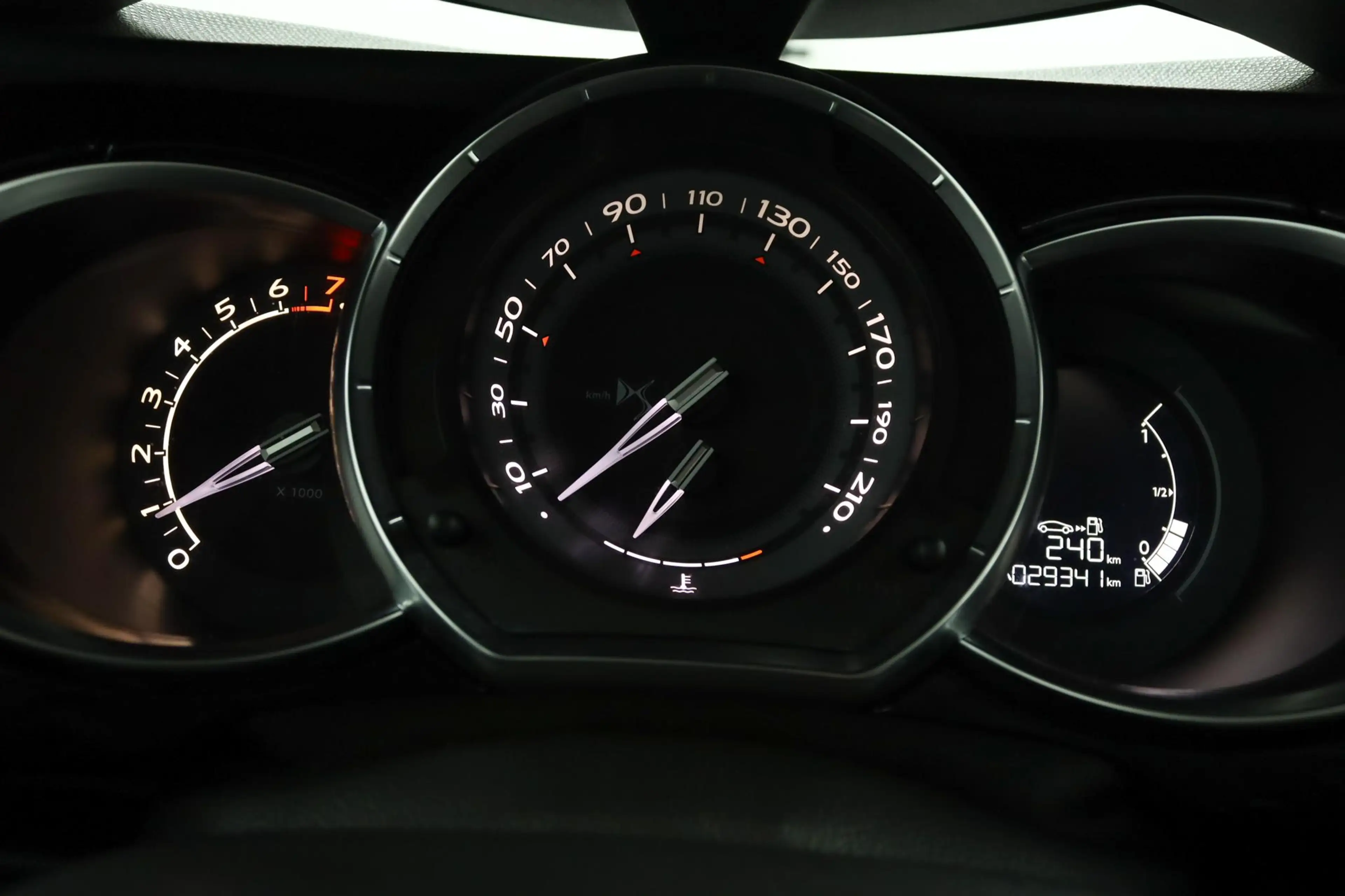 DS Automobiles DS 3 Cabrio 1.2 110 pk So Chic | Cabriodak | Apple carp — photo 5