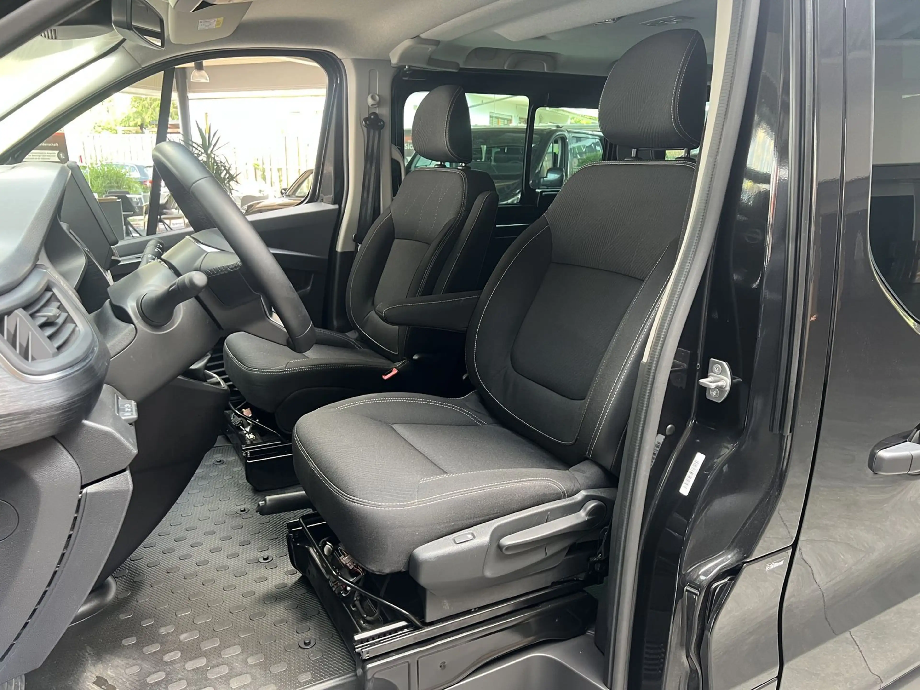 Nissan Primastar L1H1 2,8t Tekna Kamera Garantie04/2030 — photo 2