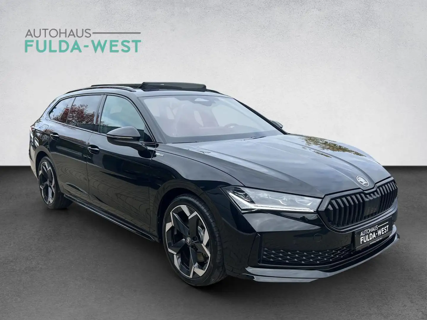 Skoda Superb Combi Sportline 193PS 4x4 Matrix Pano AHK Schwarz - 2