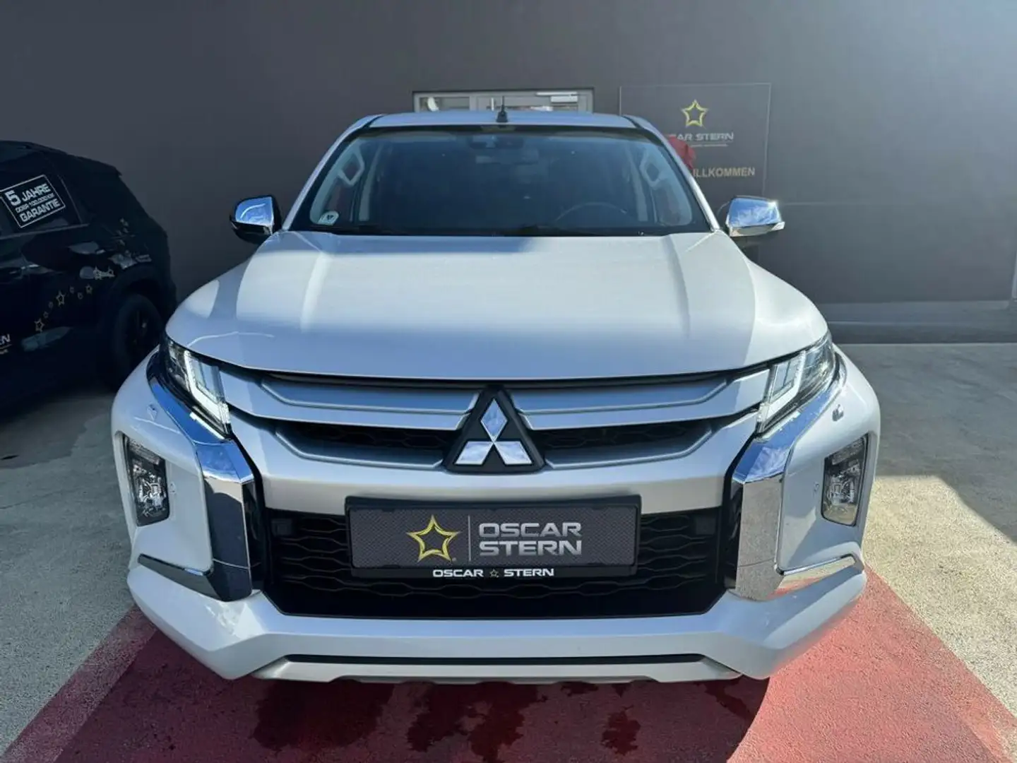Mitsubishi L200 L200 2.2 DI-D Intro Edition 4WD Auto. netto€ 24990 Weiß - 2