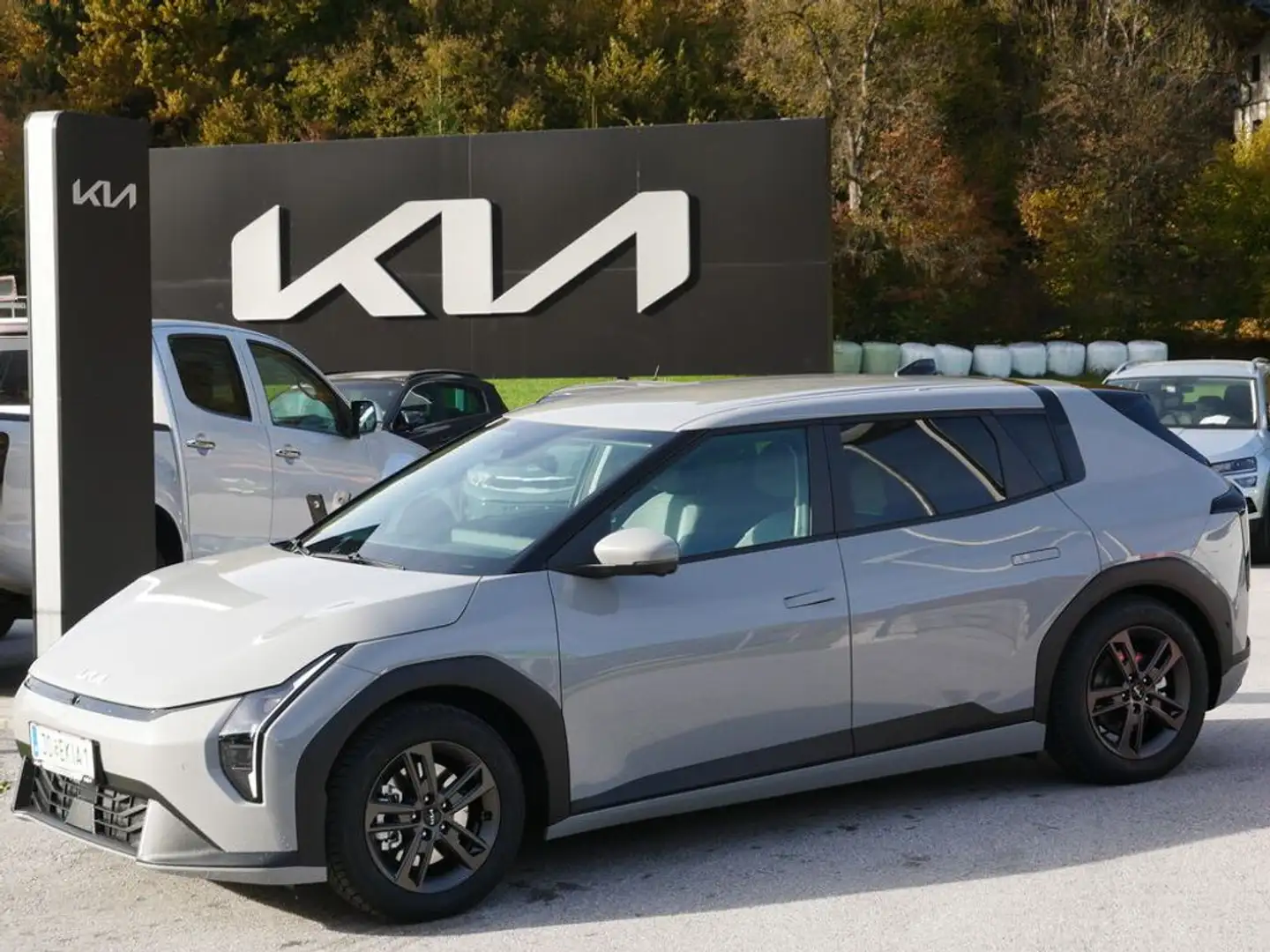 Kia EV4 HB FWD 81,4kWh Earth Plus Grau - 1