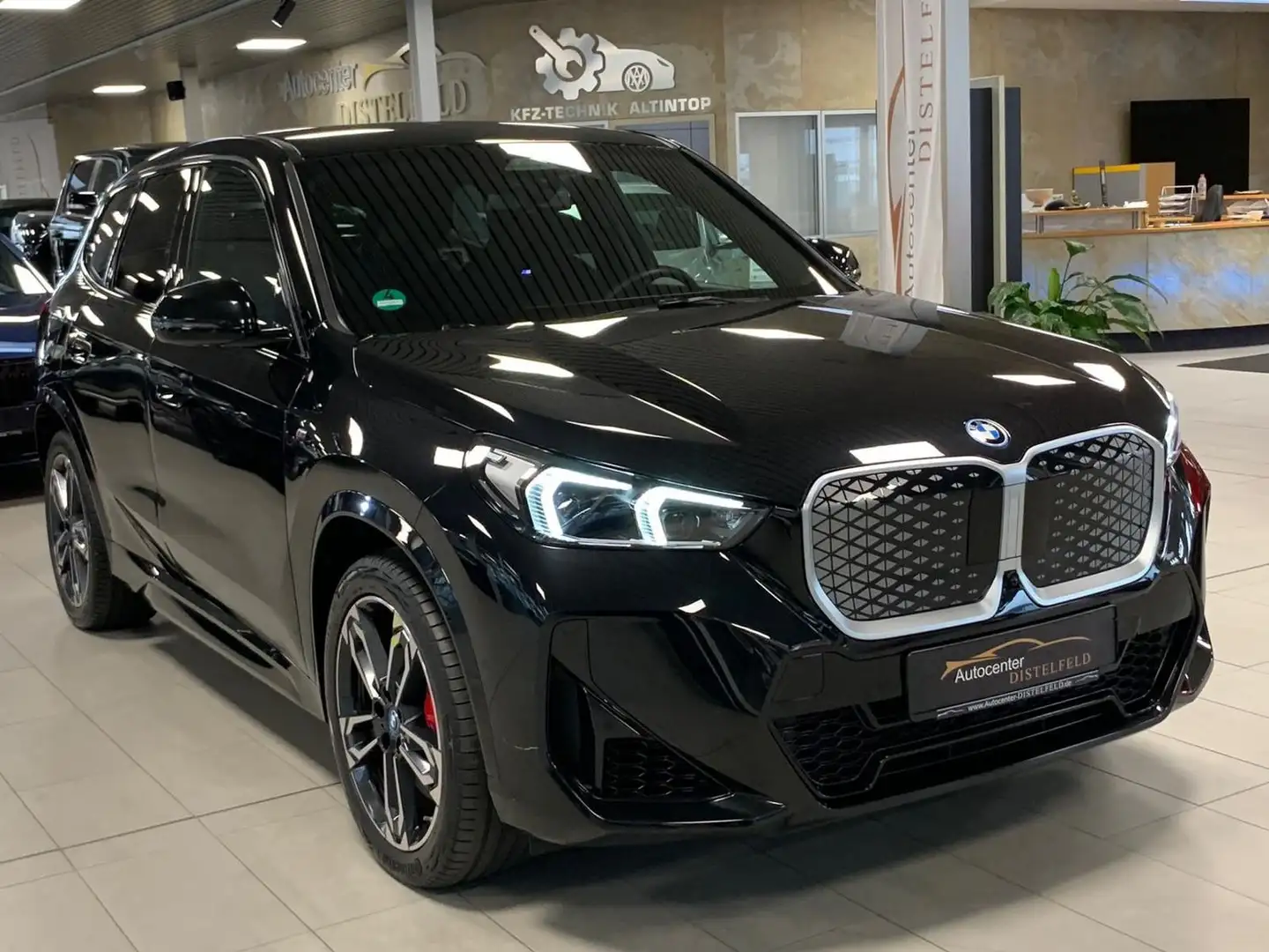 BMW iX1 20 eDrive *M Sport Pro* LED AHK Premium-Paket Schwarz - 1