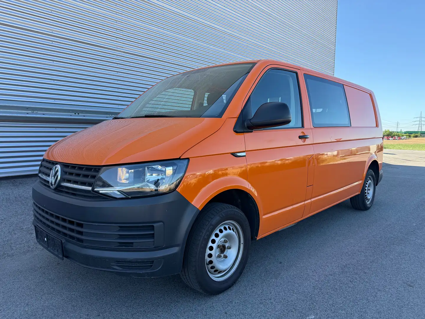 Volkswagen T6 Kombi lang ID:125 Orange - 2