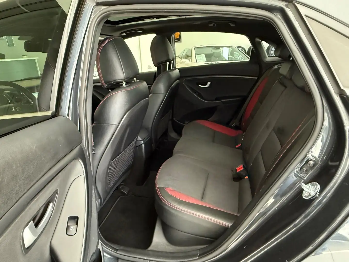 Hyundai i30 Turbo Negro - 1