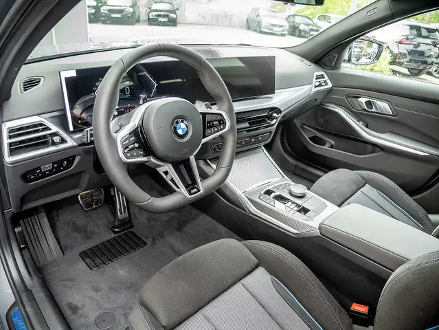 BMW 3 Series view 3