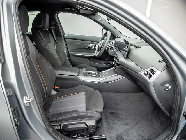 BMW 3 Series view 4