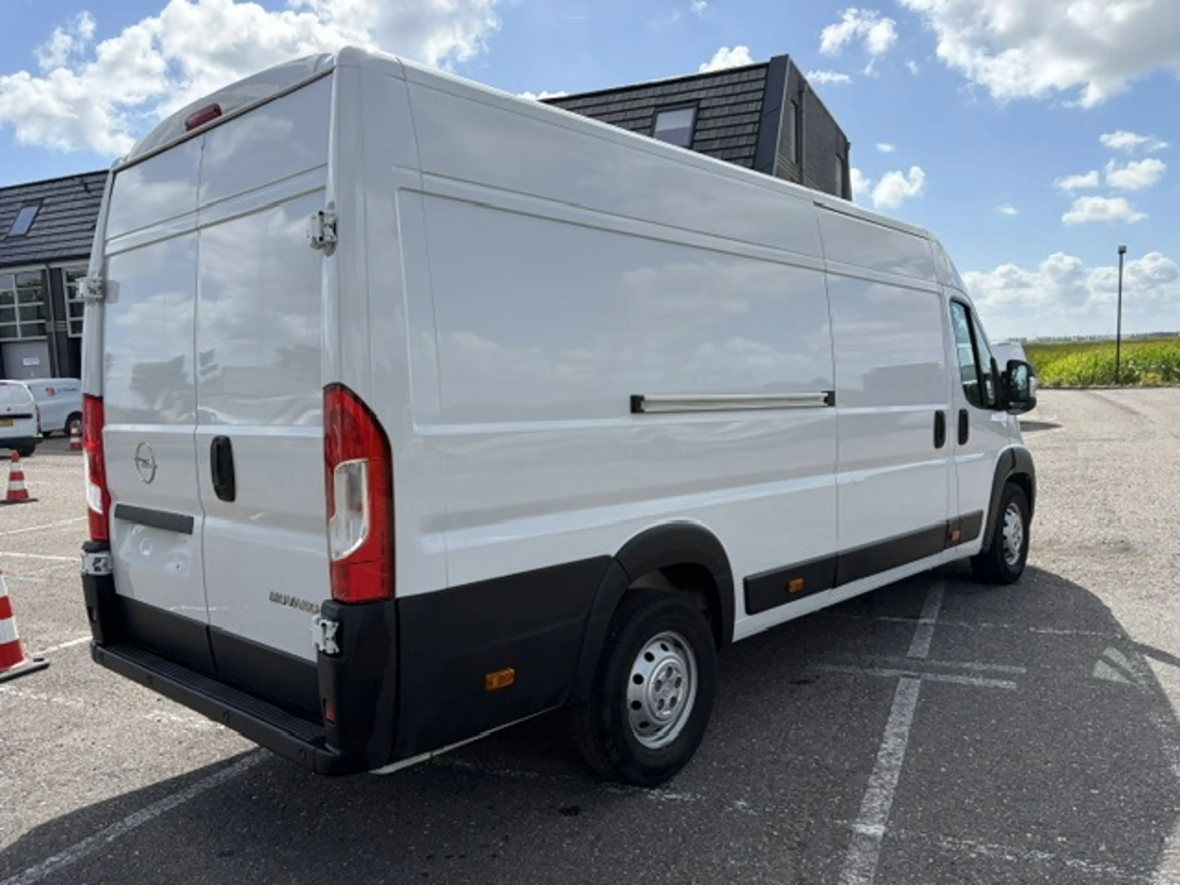 Opel Movano 2.2D 140 Zwaar L4H2 Edition 140 PK Euro6 — photo 2