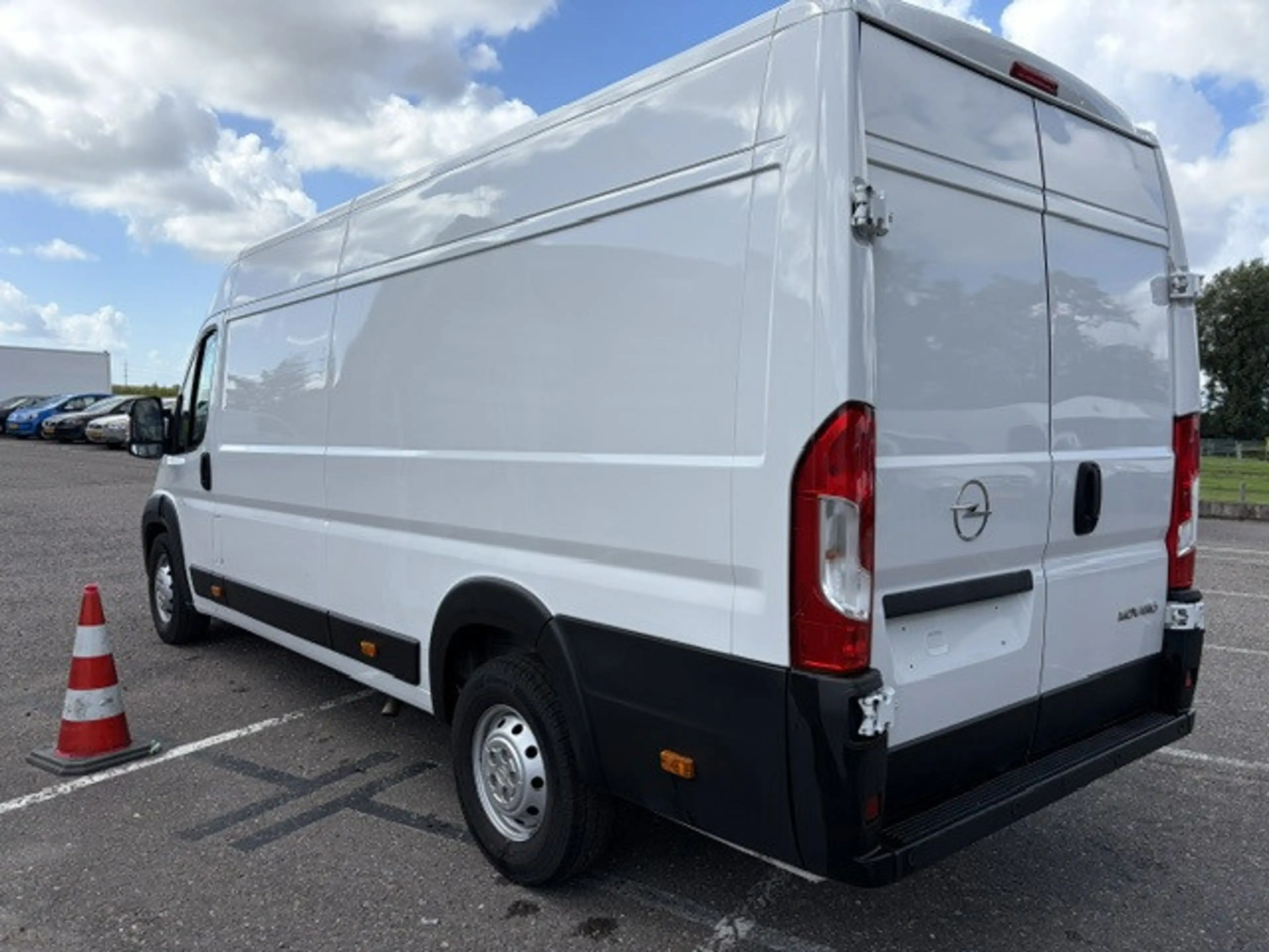 Opel Movano 2.2D 140 Zwaar L4H2 Edition 140 PK Euro6 — photo 3