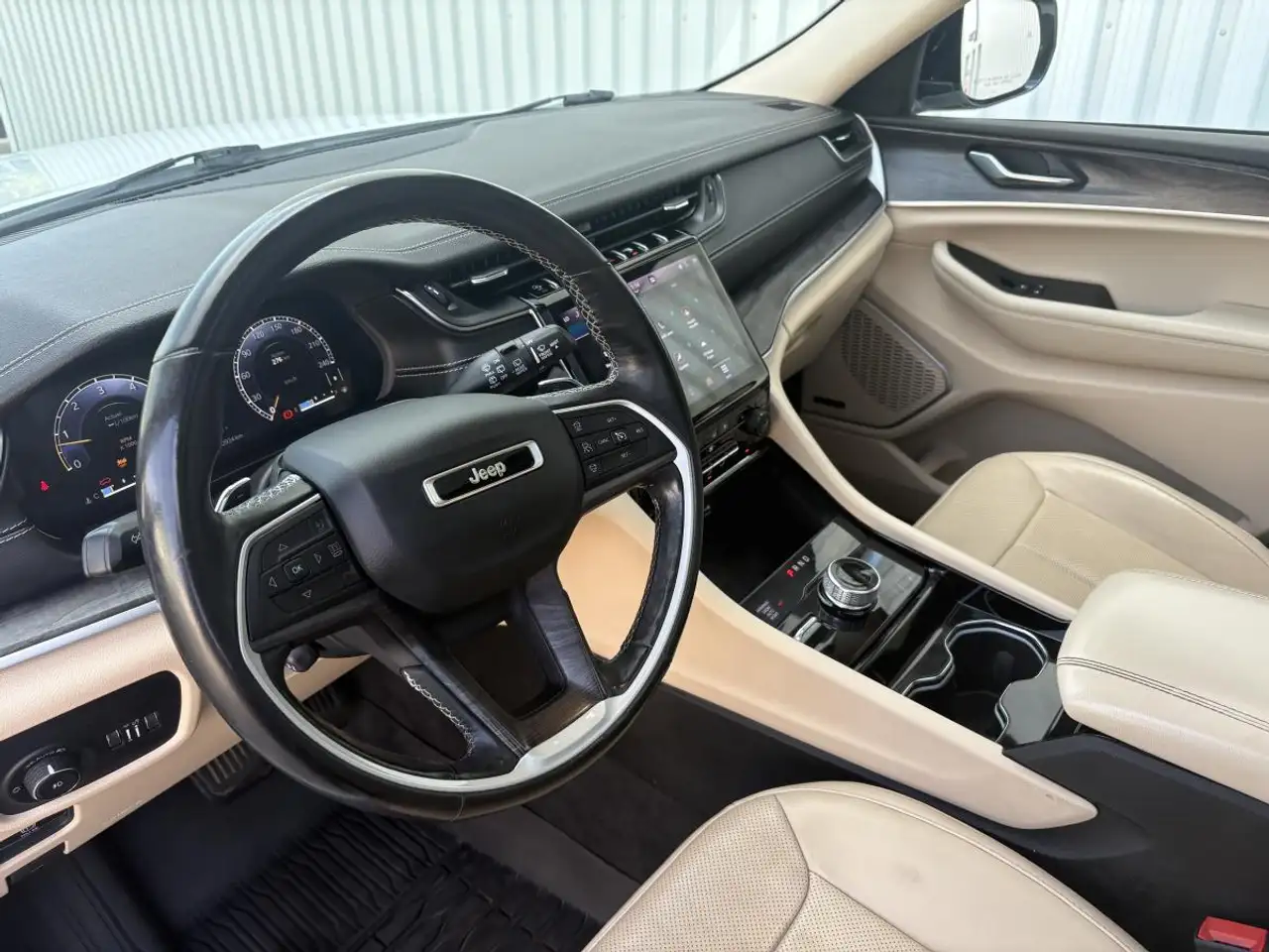 Jeep Grand Cherokee снимка Jeep Grand Cherokee