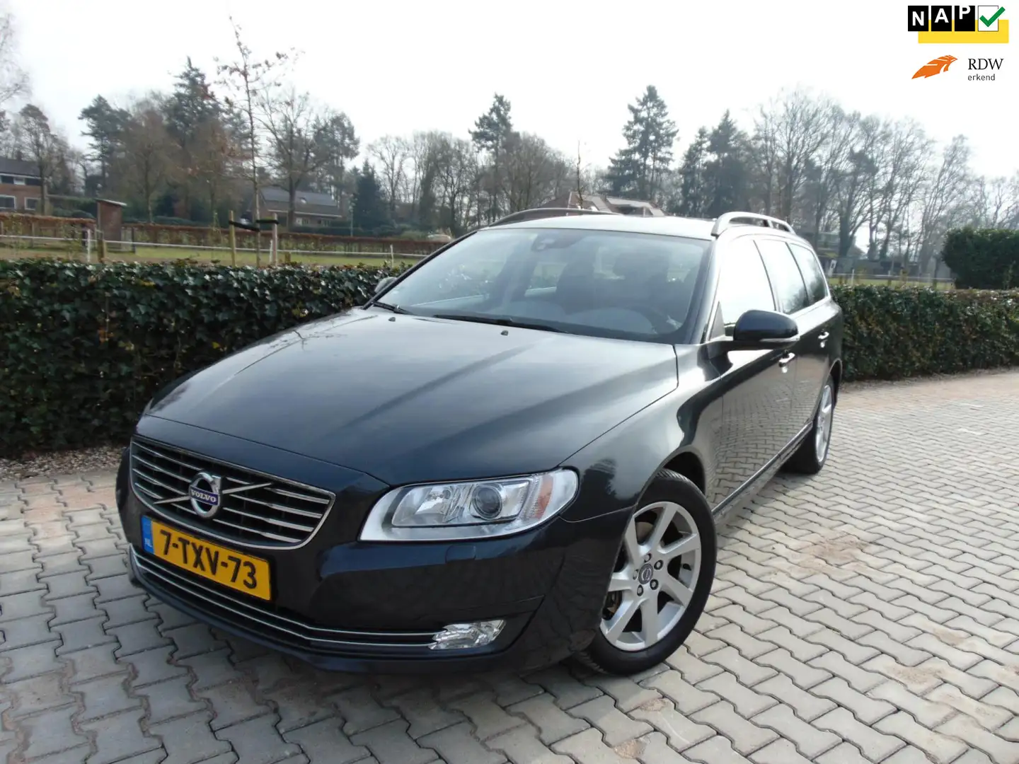 Volvo V70 1.6 T4 Nordic+ Automaat , Clima / Leder / Navi / I Šedá - 1