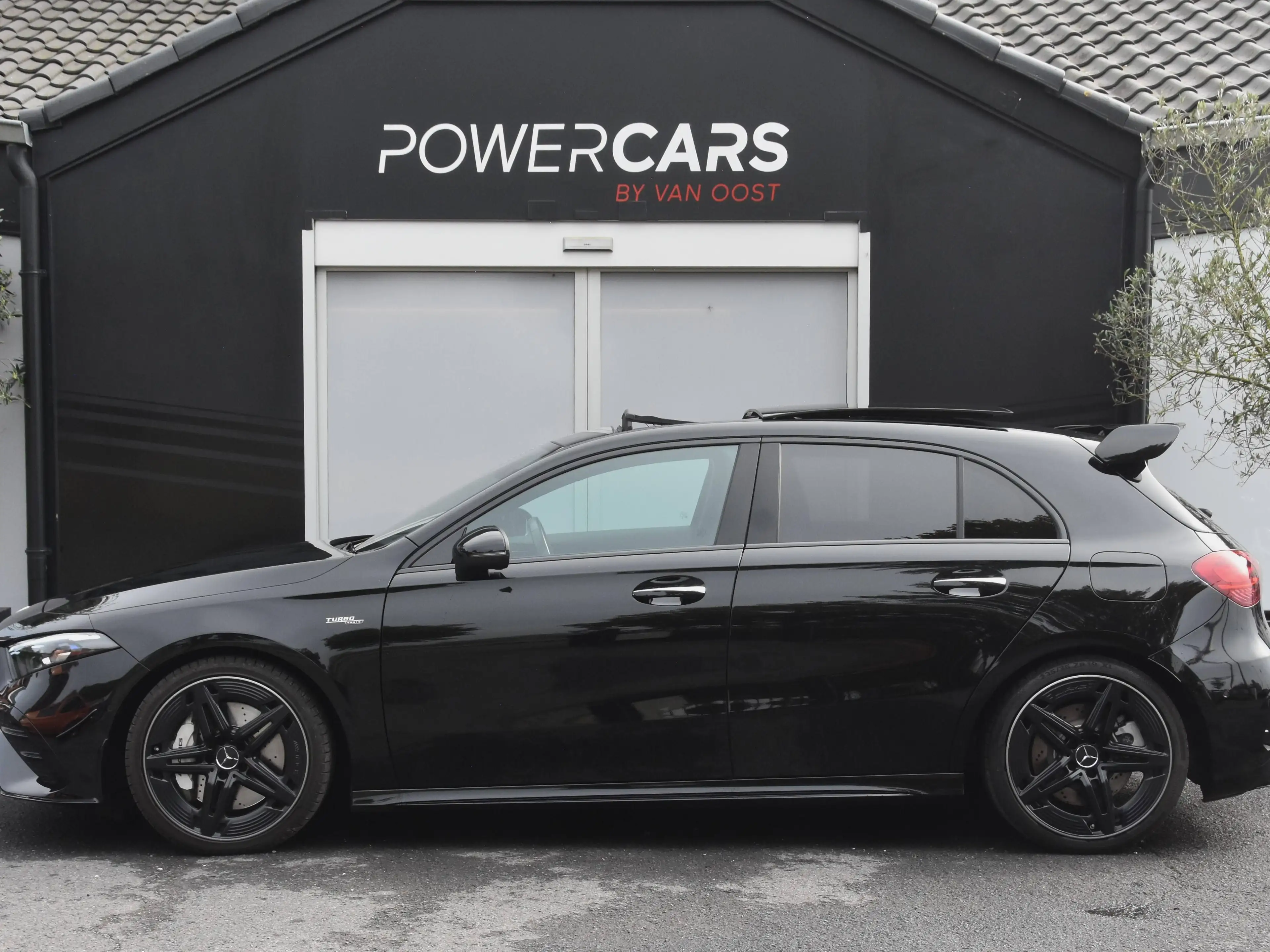 Mercedes-Benz A 35 AMG 4-Matic | Aero Dynamica Pack | Pano | Night — photo 5