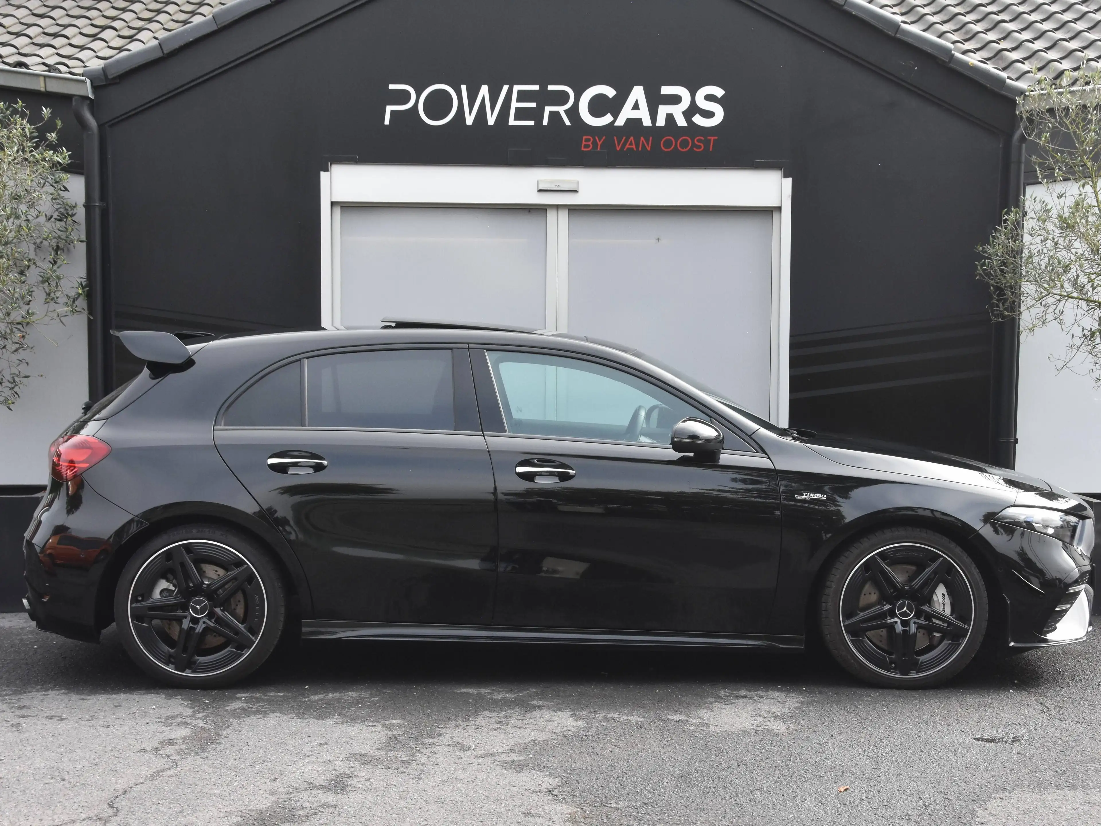 Mercedes-Benz A 35 AMG 4-Matic | Aero Dynamica Pack | Pano | Night — photo 8