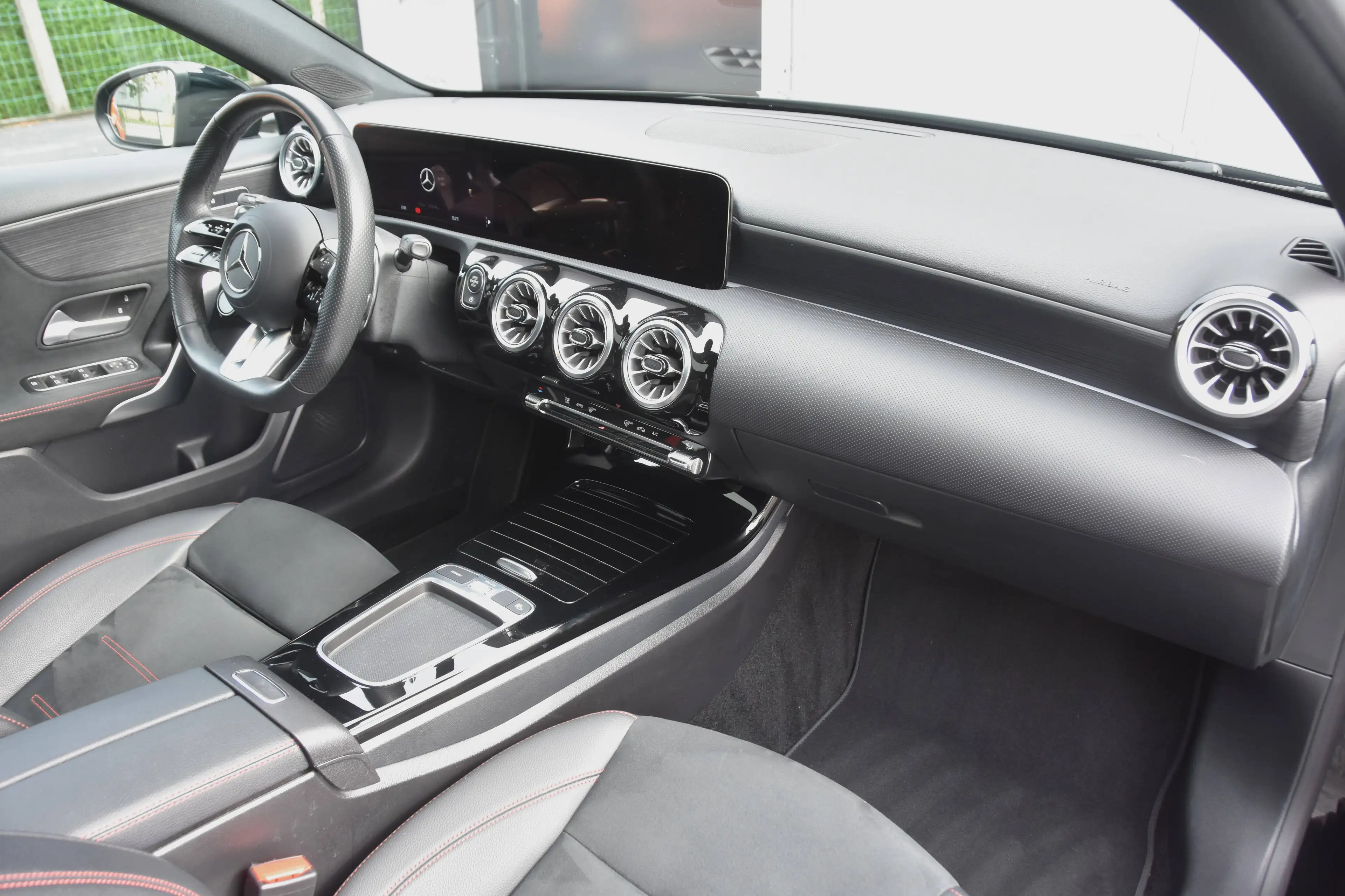 Mercedes-Benz A 35 AMG 4-Matic | Aero Dynamica Pack | Pano | Night — photo 13