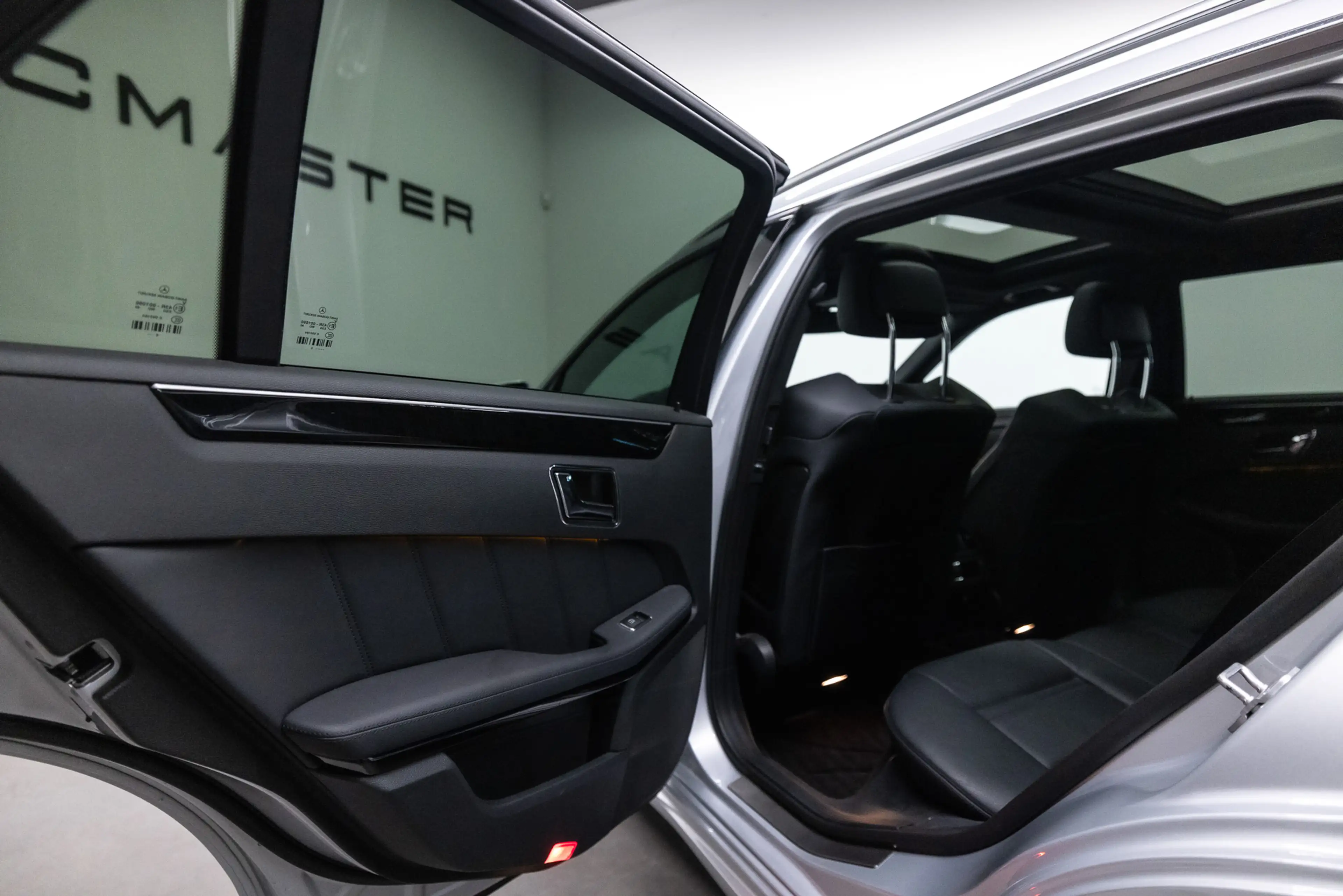 Mercedes-Benz E 63 AMG Estate Fiscale waarde € 12.000,- Dealer auto — photo 38