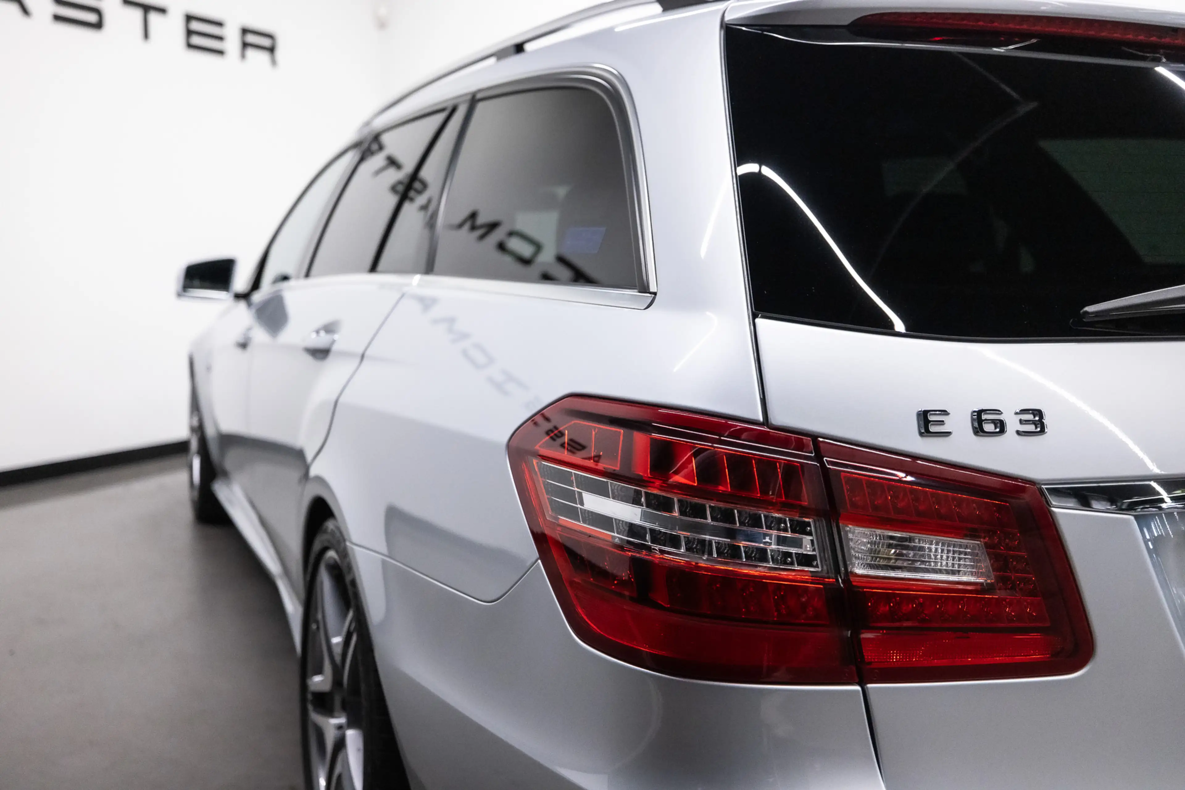 Mercedes-Benz E 63 AMG Estate Fiscale waarde € 12.000,- Dealer auto — photo 23