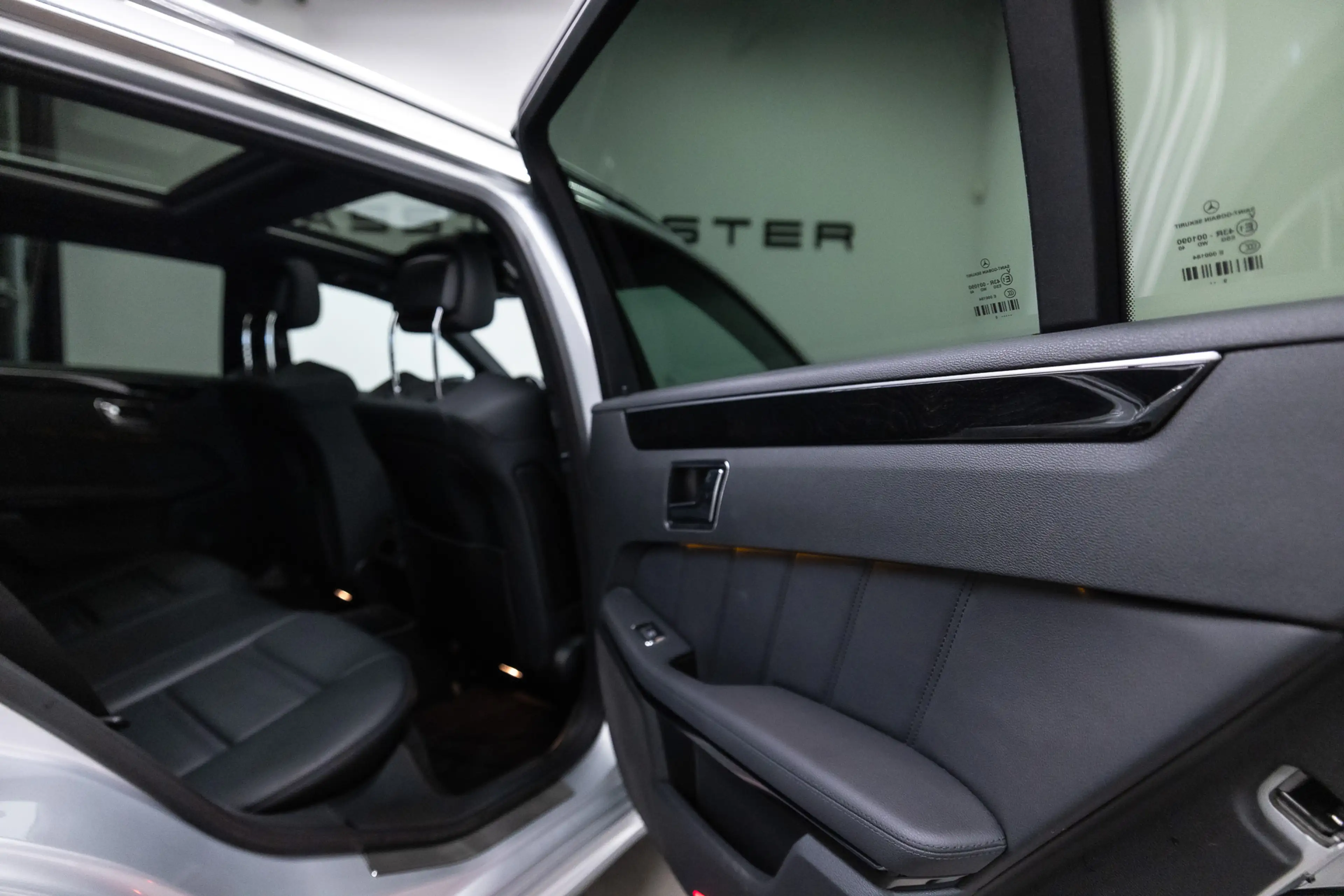 Mercedes-Benz E 63 AMG Estate Fiscale waarde € 12.000,- Dealer auto — photo 50