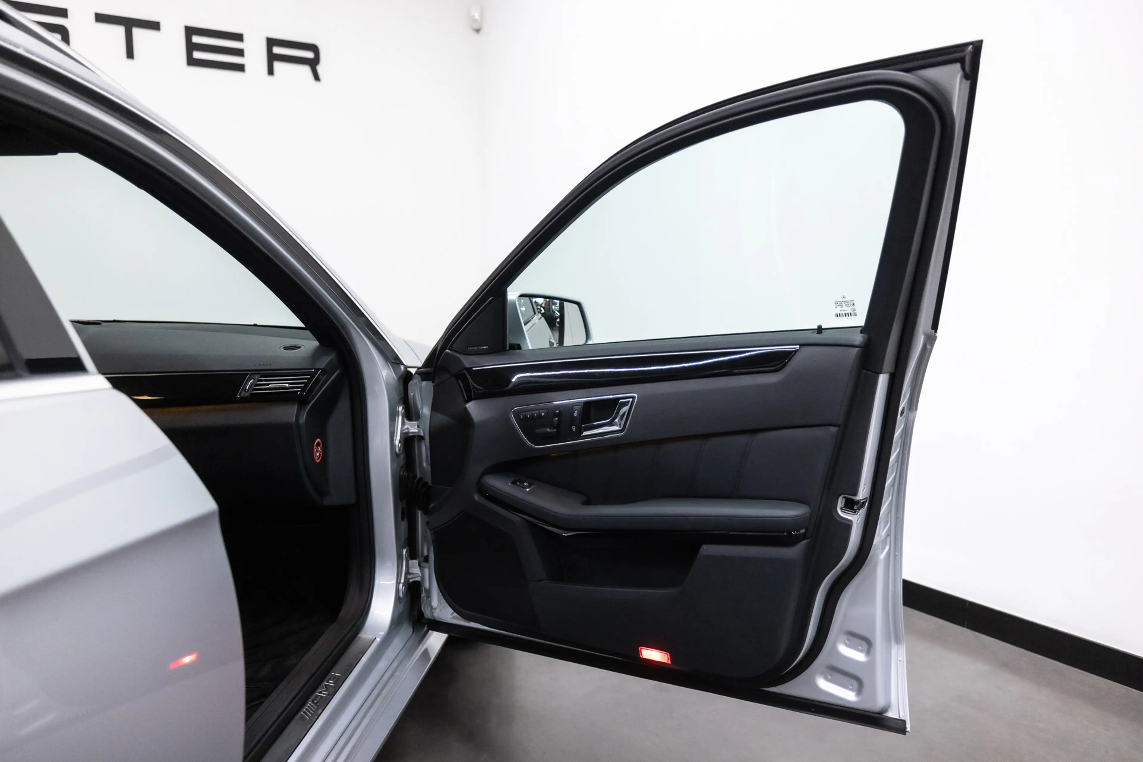 Mercedes-Benz E 63 AMG Estate Fiscale waarde € 12.000,- Dealer auto — photo 43