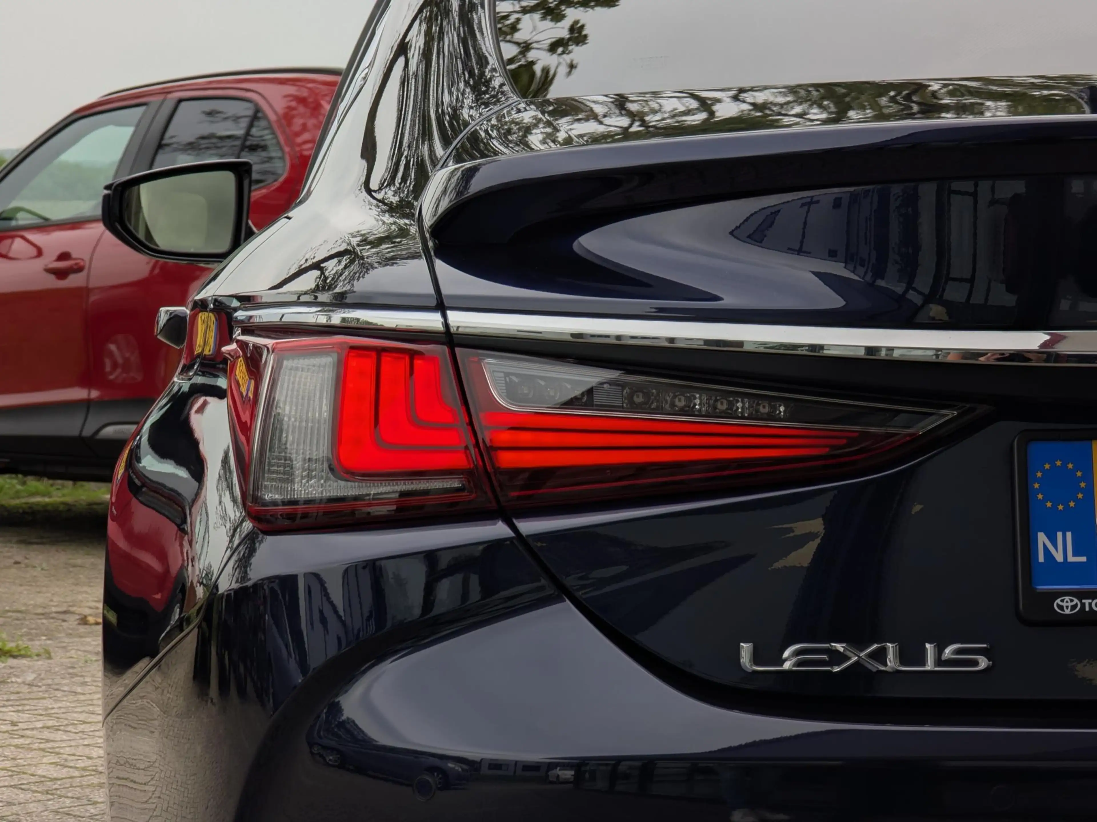 Lexus ES 300 300h President Line | Schuif- kanteldak | Mark Lev — photo 14