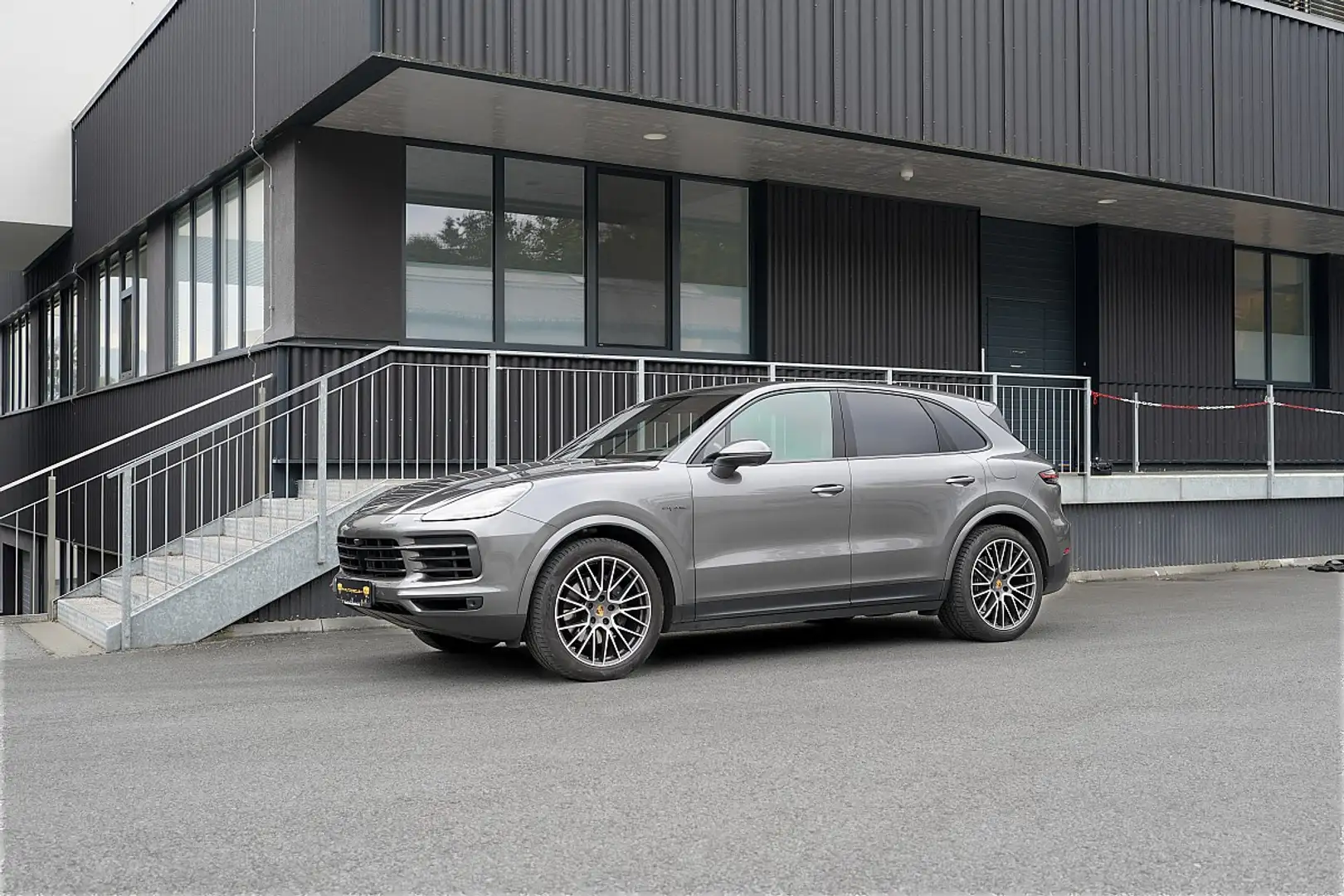 Porsche Cayenne III E-Hybrid PHEV 17,9 kWh Aut., Matrix LED, To... Grau - 1