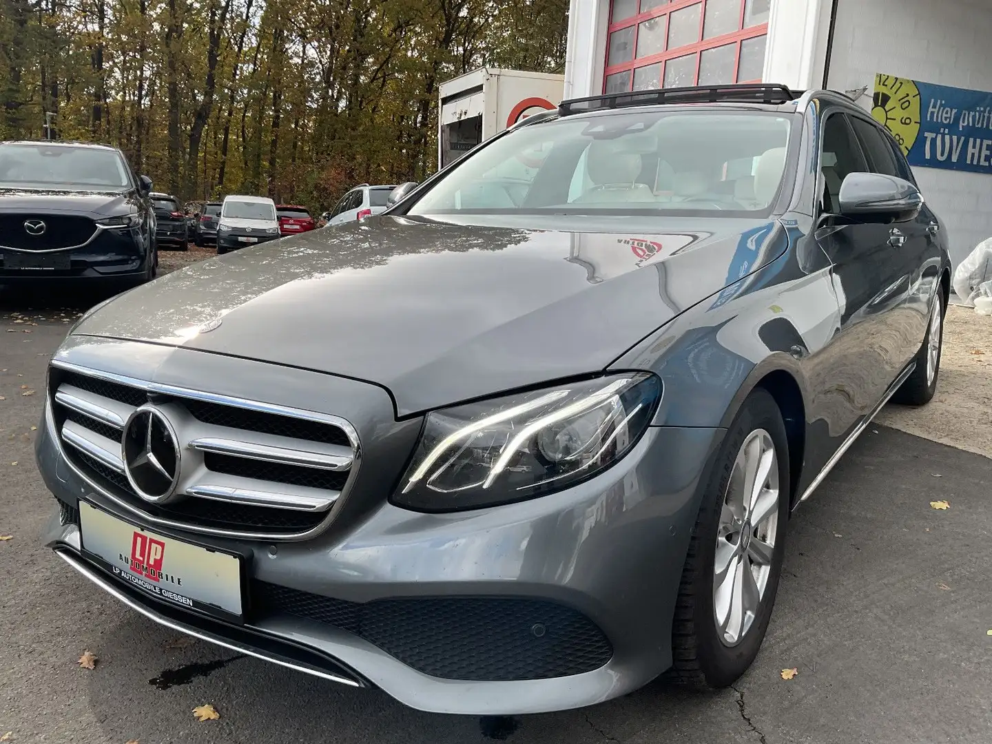 Mercedes-Benz E 250 Pano LED Navi Memory Kamera AHK 2,1t 1 Hd. Gris - 1