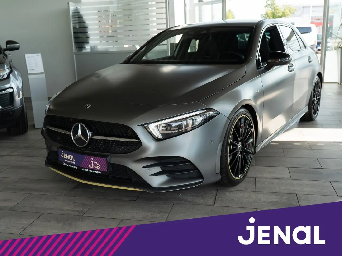 Mercedes-Benz A 200 AMG Line EDITION 1/NAVI/NEUER MOTOR/LED Grau - 1