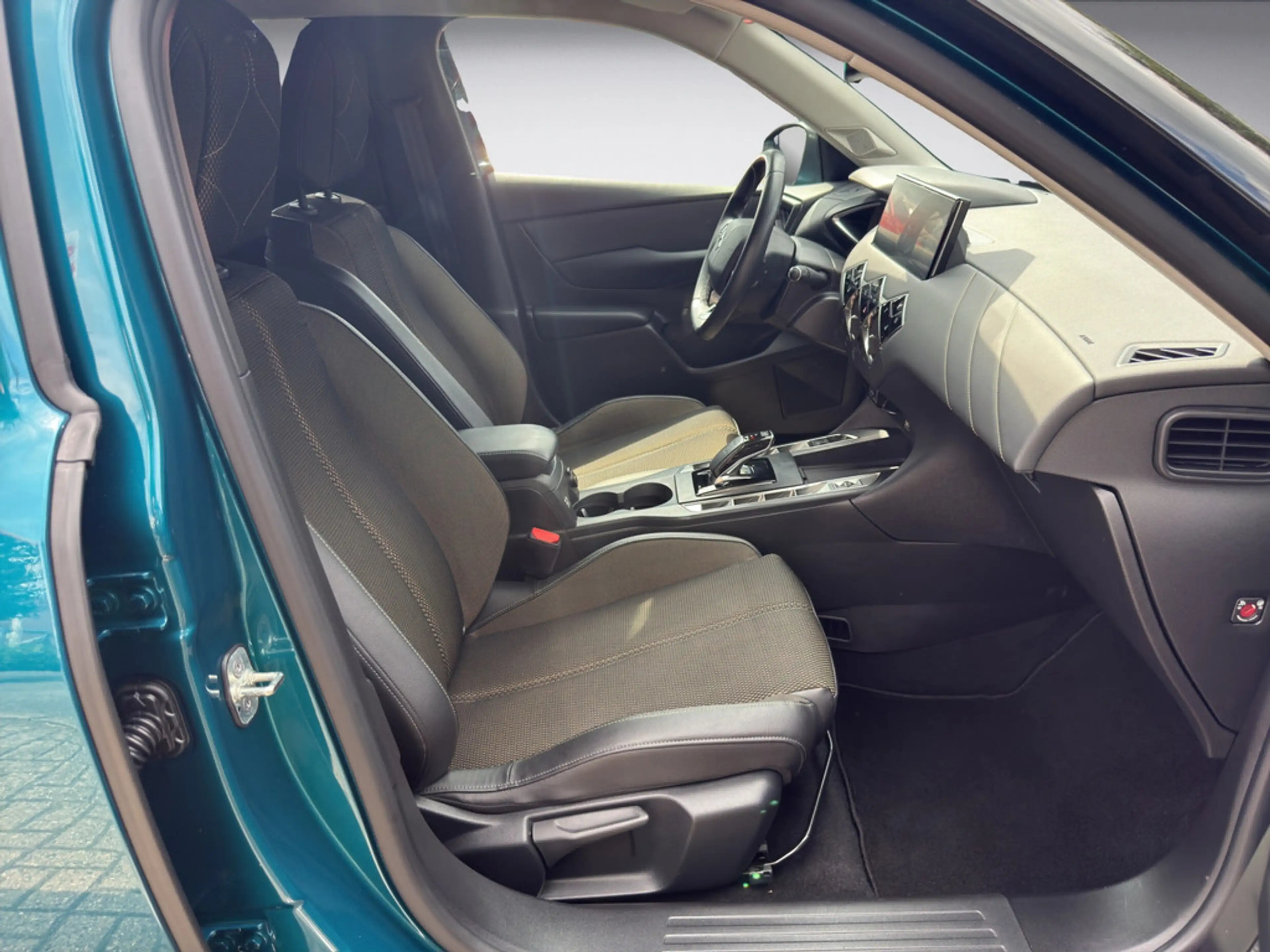 DS Automobiles DS 3 — photo 12