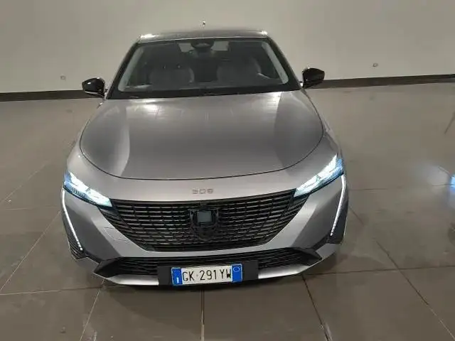 Peugeot 308 view 2