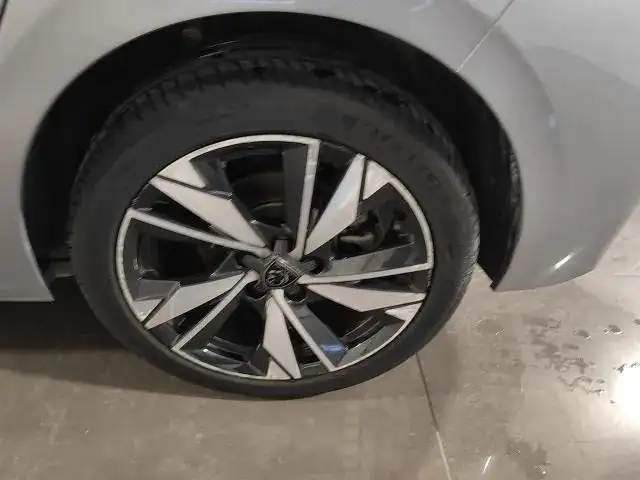 Peugeot 308 view 8