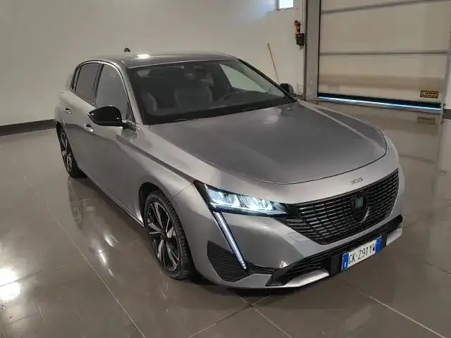 Peugeot 308 view 4