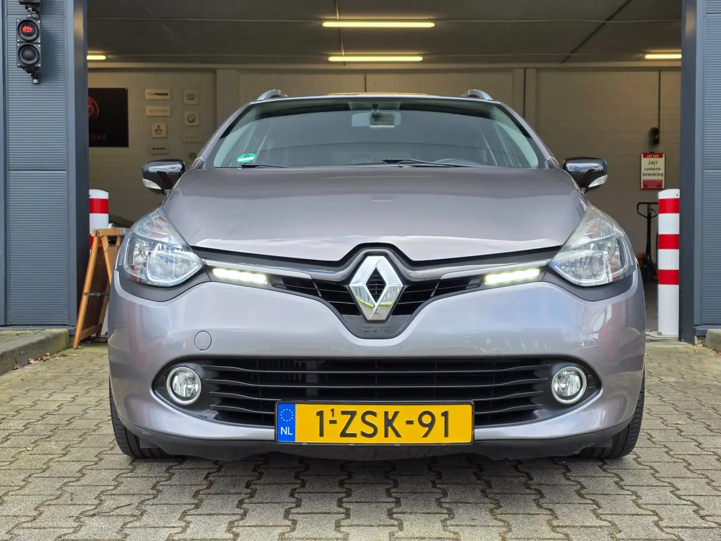 Renault Clio Estate 0.9 TCe Night&Day / NAP !! / CAMERA / CRUIS Grau - 2