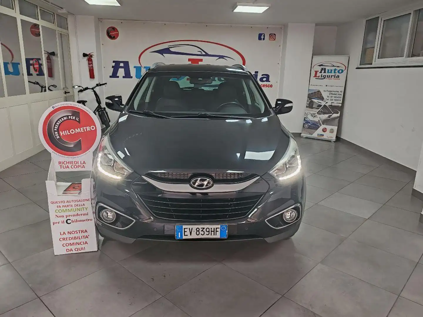 Hyundai iX35 2.0 CRDi 4WD Xpossible VEDI FOTO Nero - 2