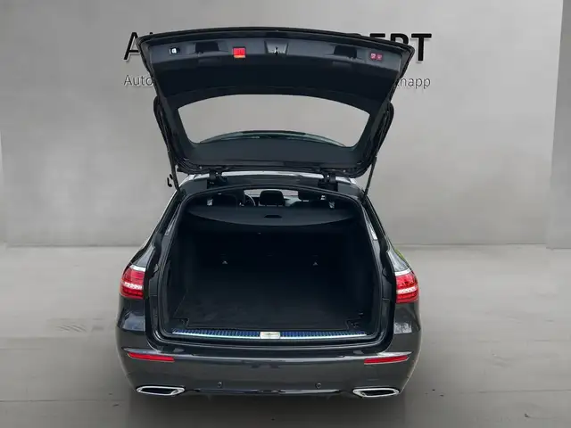 Mercedes-Benz E-Class view 14