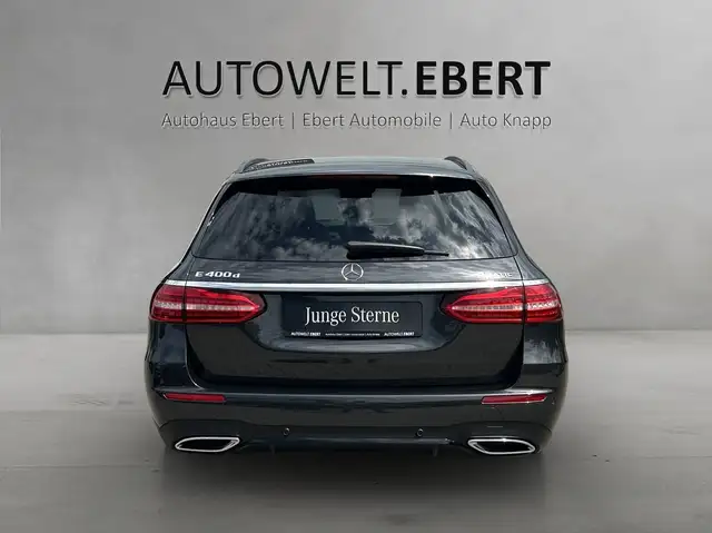 Mercedes-Benz E-Class view 4