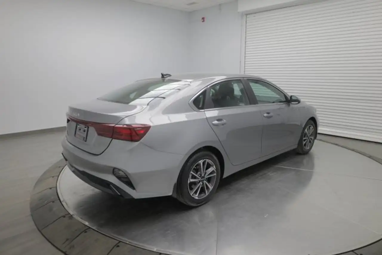 Kia Forte снимка Kia Forte