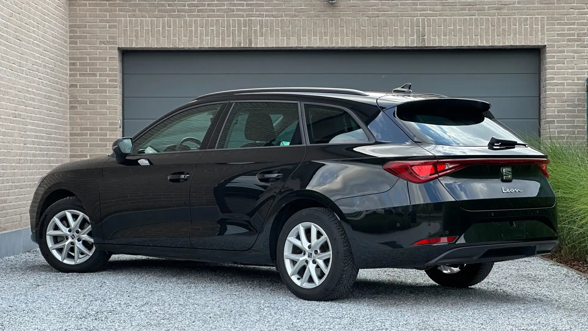 SEAT Leon Sportstourer 1.5 TSI Style / GARANTIE Zwart - 2