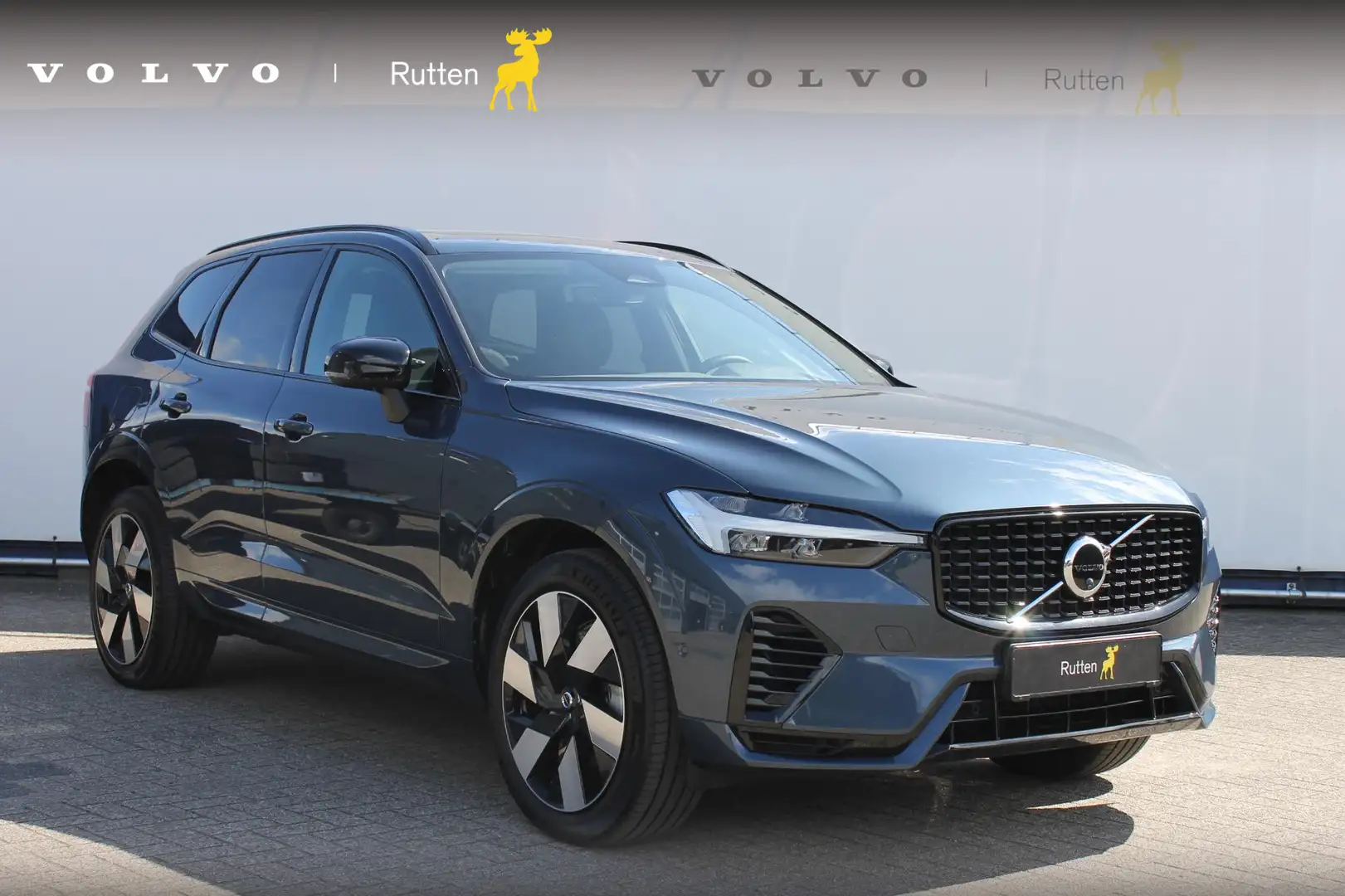 Volvo XC60 T8 Plug-in hybrid AWD Plus Dark Long Range / Panor Blau - 1
