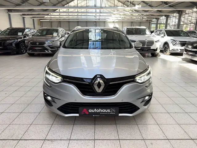 Renault Megane view 2