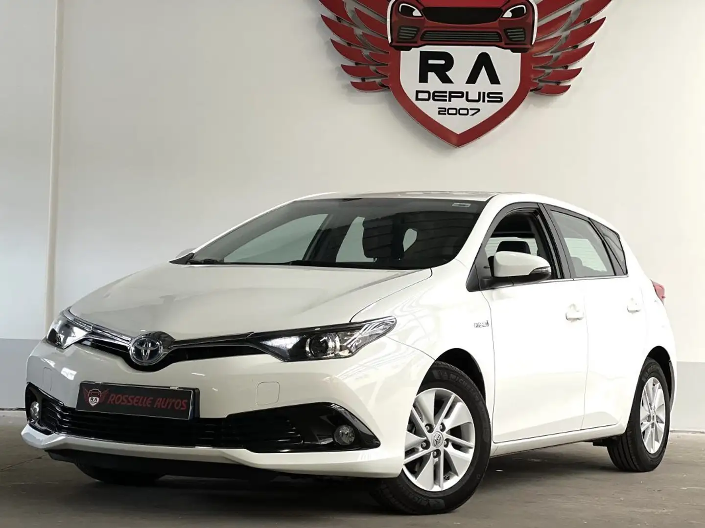 Toyota Auris 1.8 VVT-i HSD CVT Hybride 136 CH Blanc - 2