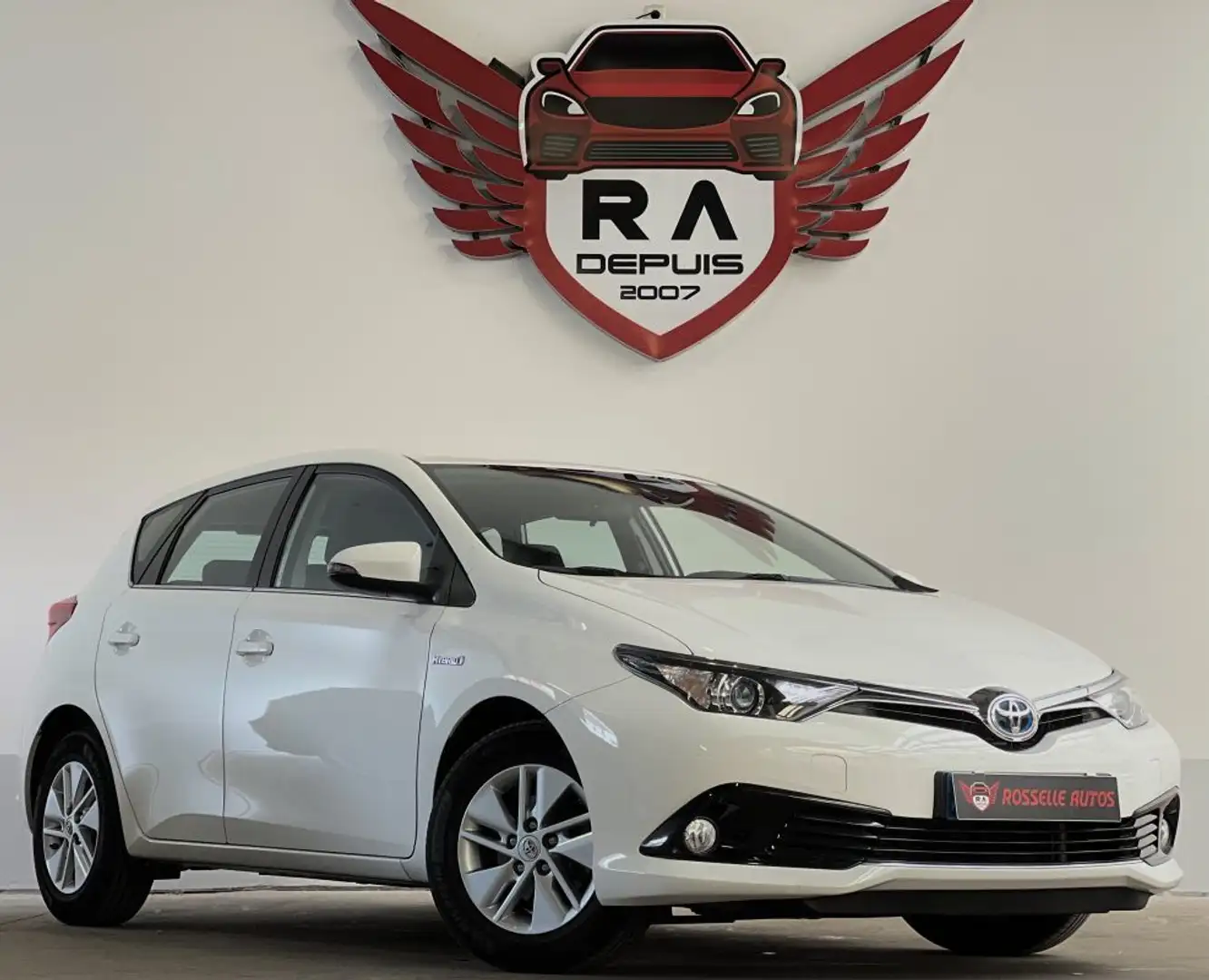 Toyota Auris 1.8 VVT-i HSD CVT Hybride 136 CH Blanc - 1