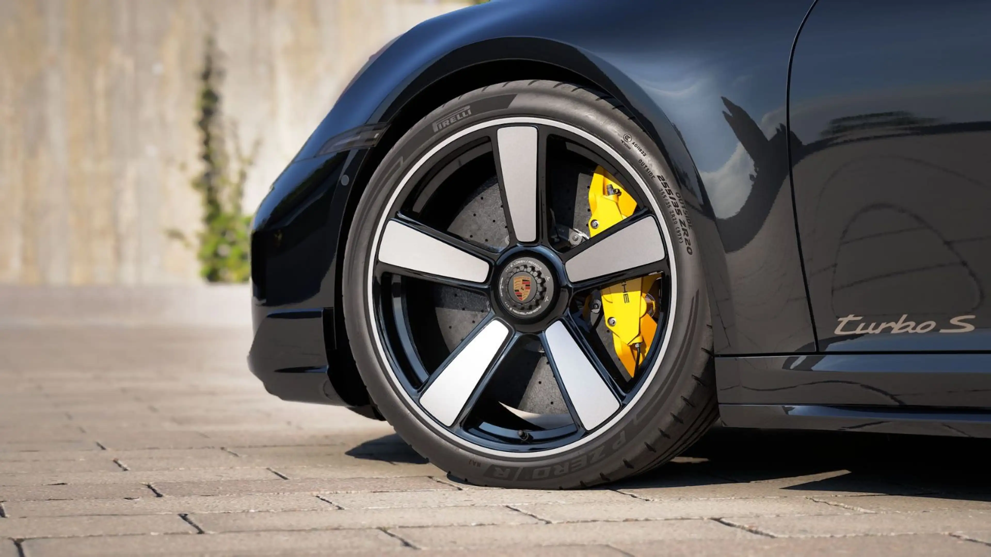 Porsche 992 (911) Turbo S Cabrio | SportDesign Paket | — photo 3