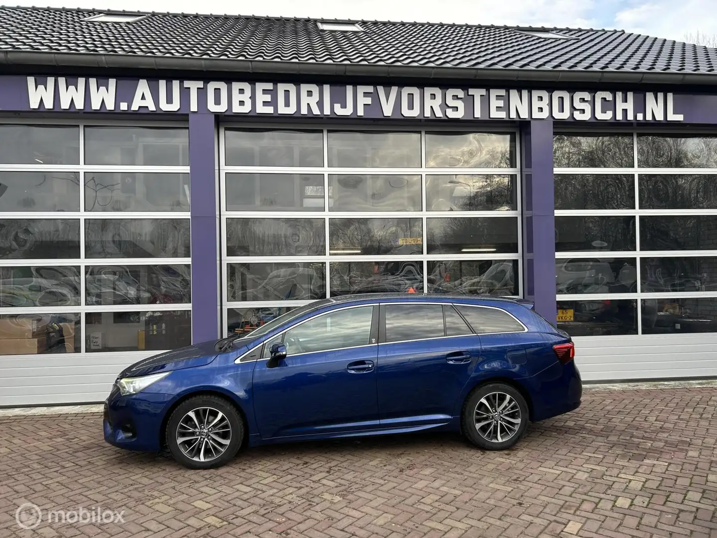 Toyota Avensis 1.8 VVT-i Executive * NAVIGATIE * AIRCO * Bleu - 2