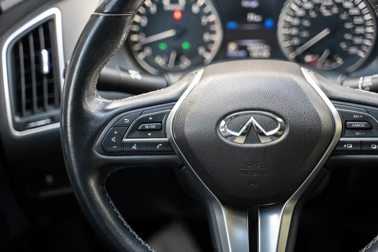 Infiniti Q50 снимка Infiniti Q50