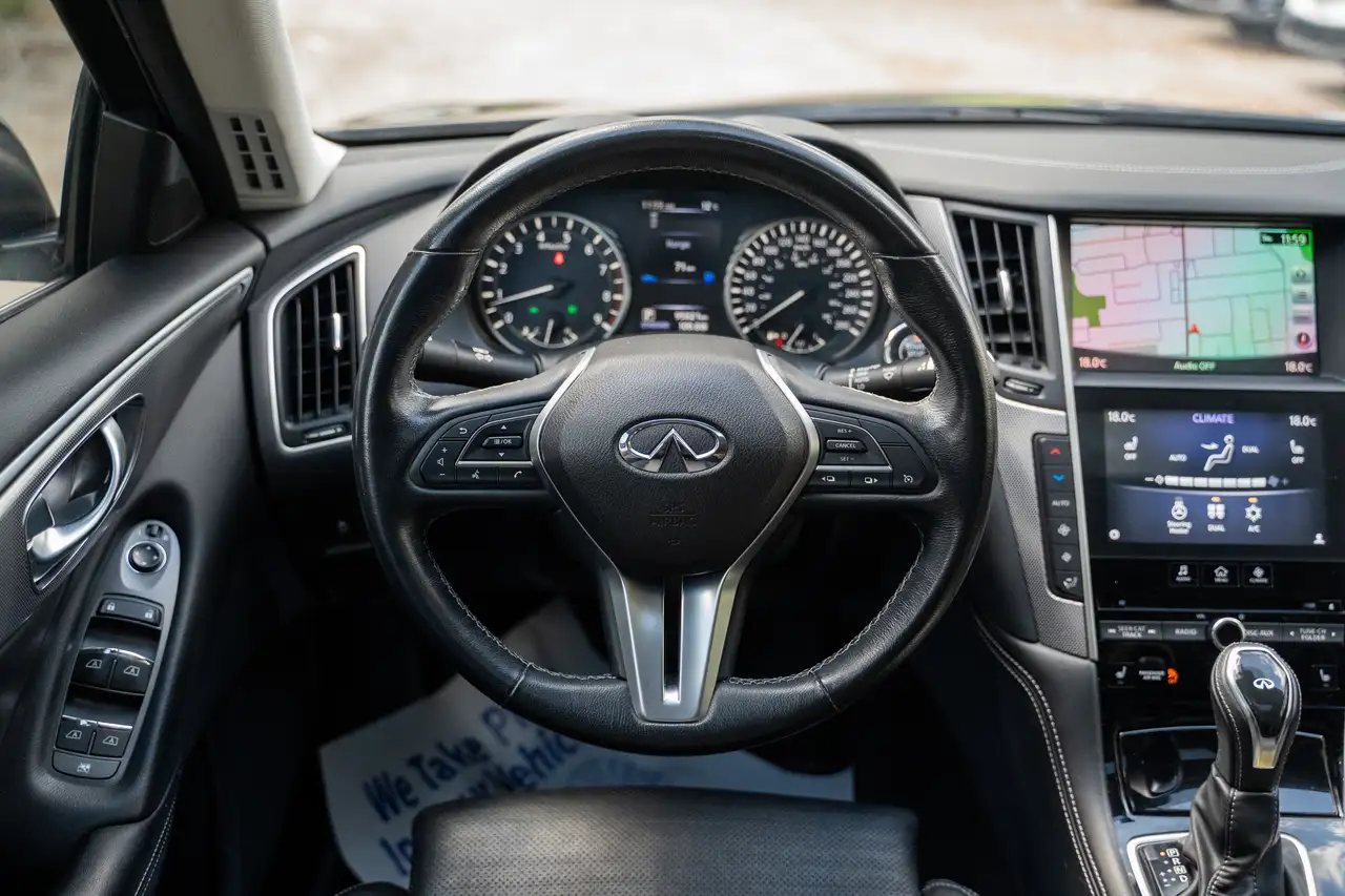 Infiniti Q50 снимка Infiniti Q50