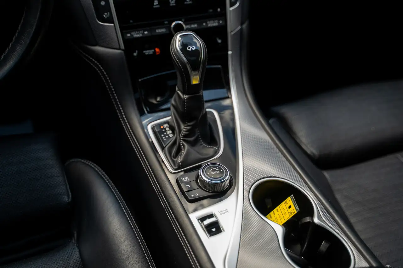Infiniti Q50 снимка Infiniti Q50