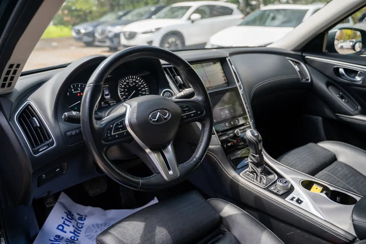 Infiniti Q50 снимка Infiniti Q50